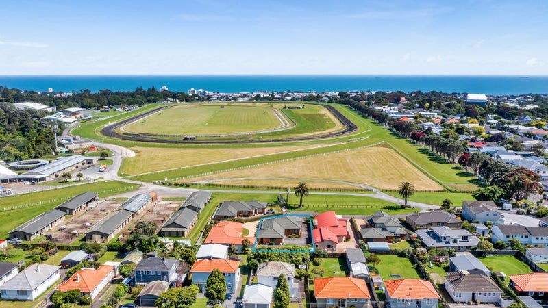 3 Saddle Row, Welbourn, New Plymouth - Carousel 2