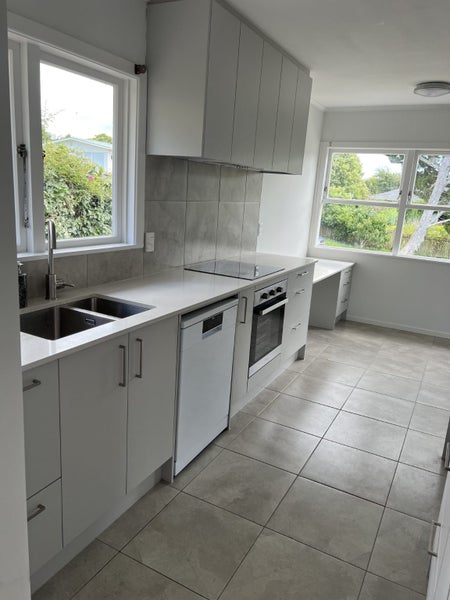 19 Lyford Crescent, Sunnynook, Auckland - Carousel 2