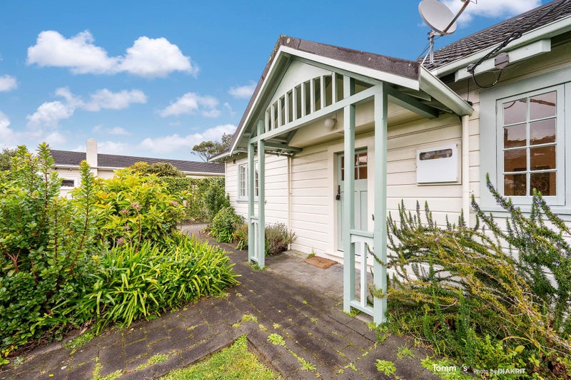 14 Delhi Crescent, Khandallah, Wellington - Carousel 1