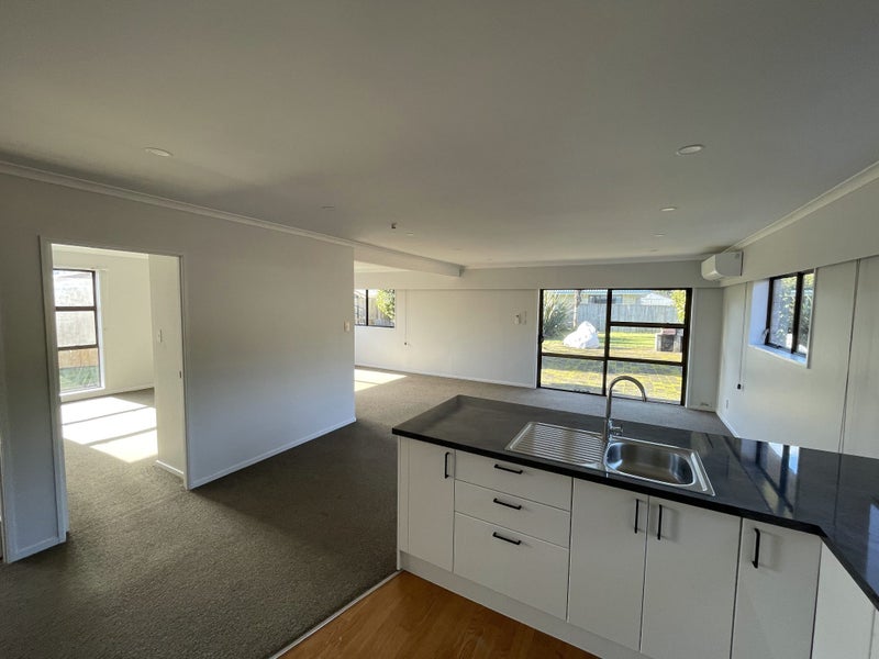 61B Knighton Road, Hillcrest, Hamilton - Carousel 1