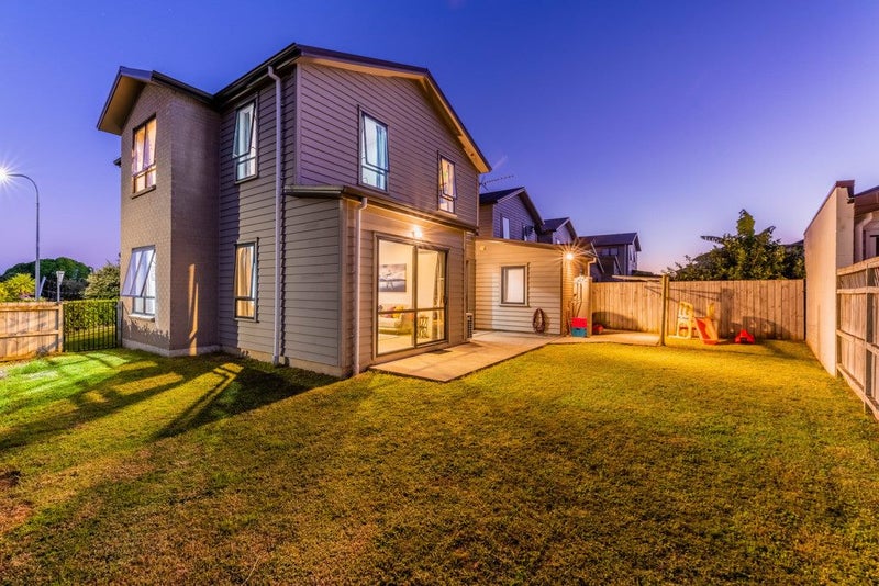 52 Kaimoana Street, Weymouth, Auckland - Carousel 1