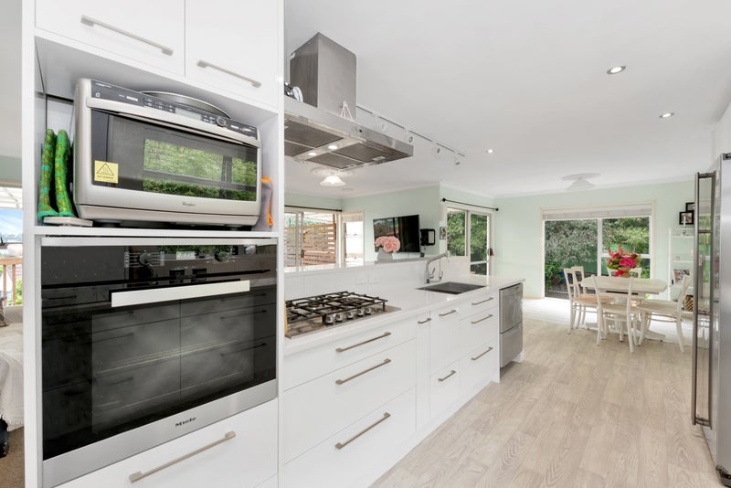 8 Aries Place, Shelly Park, Auckland - Carousel 2