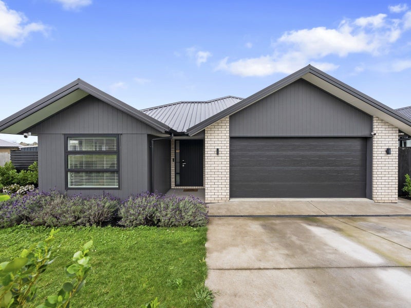 11 Te Rata Boulevard, Karaka, Papakura - Carousel 1