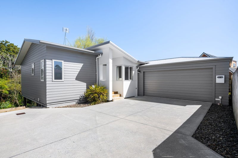 10A Mabian Crescent, Deanwell, Hamilton - Carousel 1