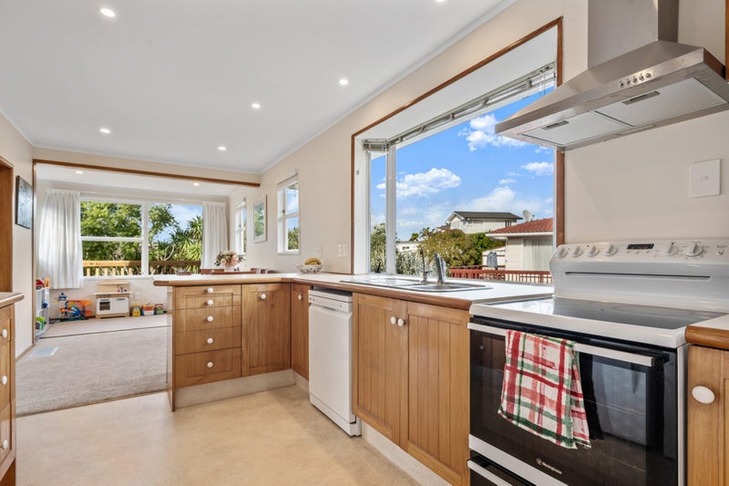 15 Judkins Crescent, Cockle Bay, Auckland - Carousel 2