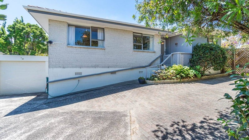 2/84 Weatherly Road, Torbay, Auckland - Carousel 1