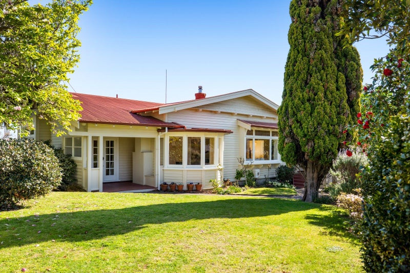 2 Roslyn Road, Bluff Hill, Napier - Carousel 2