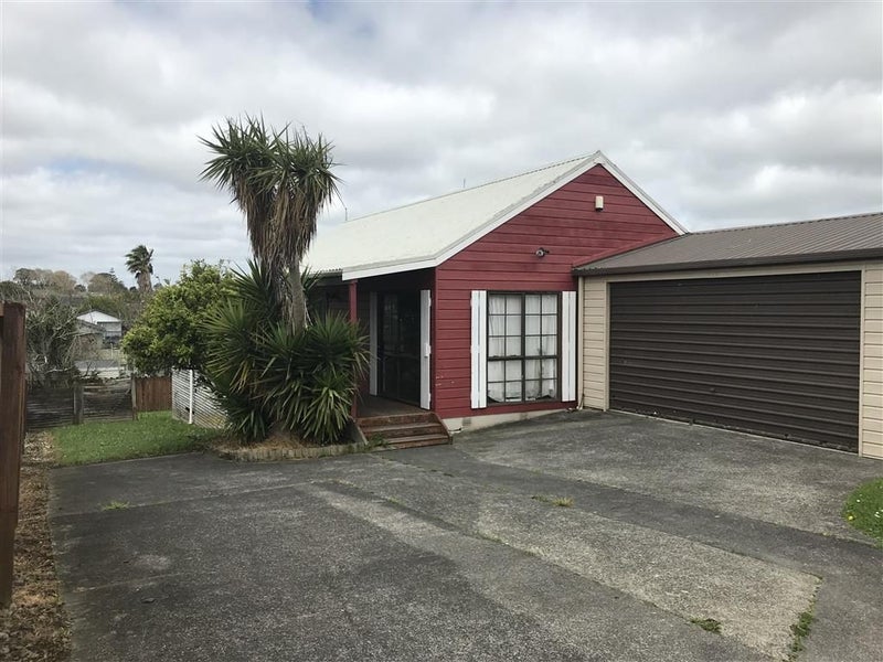 69 Etherton Drive, Weymouth, Auckland - Carousel 1