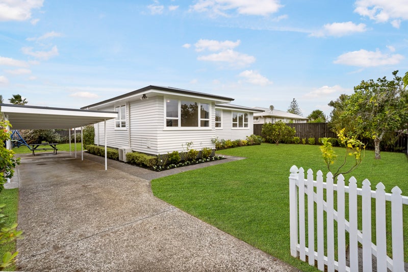 27 Tarata Crescent, Mangere Bridge, Auckland - Carousel 1