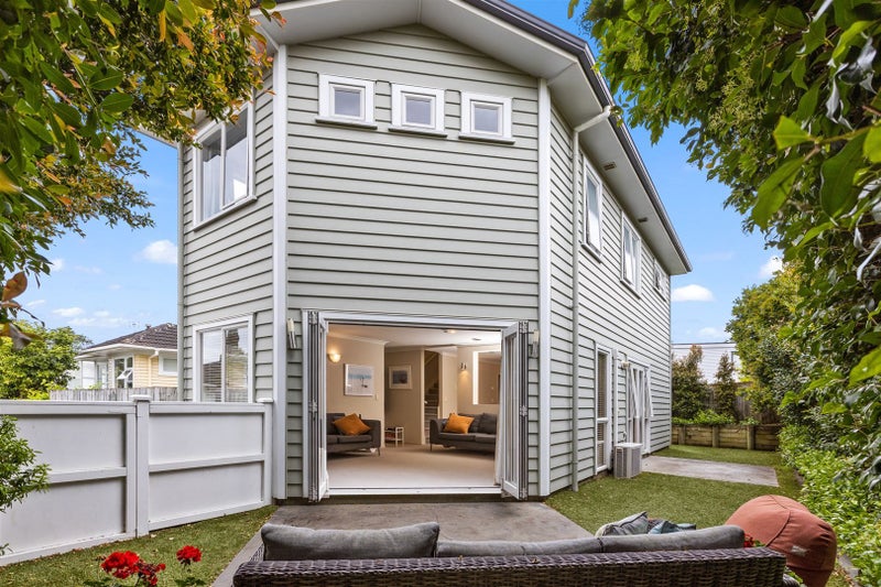 9A Deuxberry Avenue, Northcote, Auckland - Carousel 1