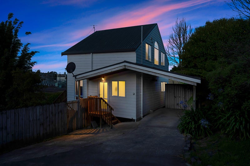 19 Lilburn Crescent, Massey, Auckland - Carousel 1