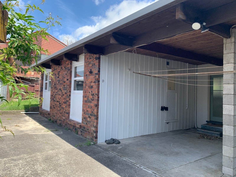 1A Lyndhurst Road, Te Atatu South, Auckland - Carousel 1