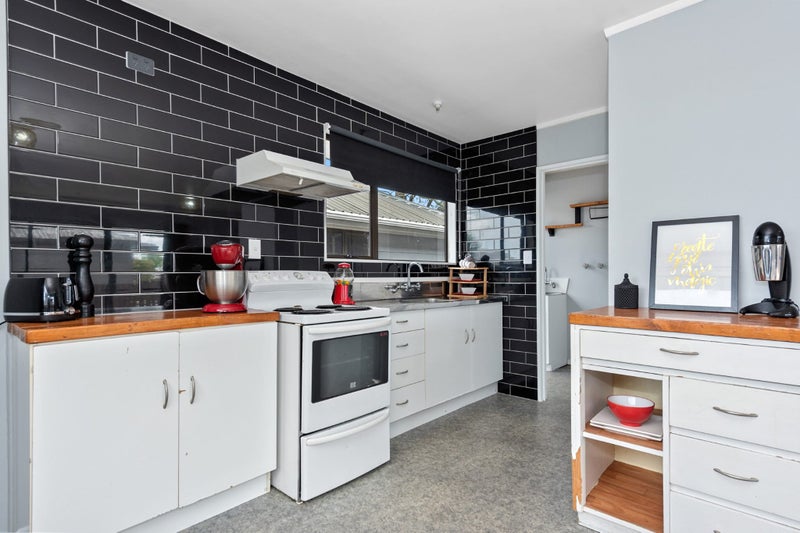 52B Lloyd Drive, Nawton, Hamilton - Carousel 2