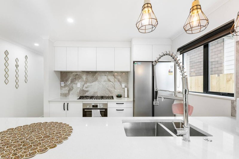 8B Lynette Place, Mangere, Auckland - Carousel 2