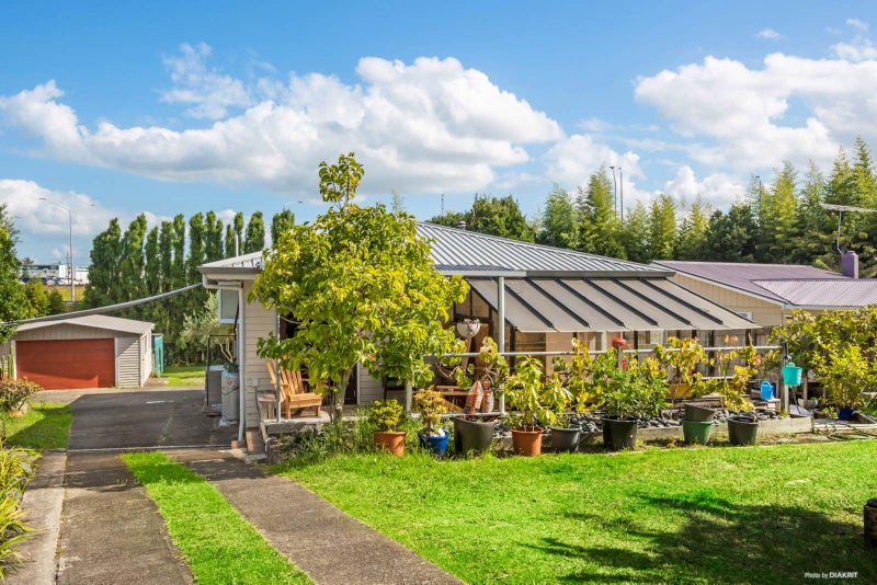 26 Lyttelton Avenue, Forrest Hill, Auckland - Carousel 1