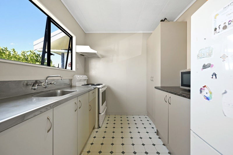 1 Silkwood Lane, Melville, Hamilton - Carousel 2