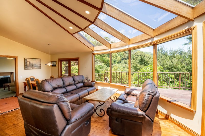 5 Whiorau Grove, Lowry Bay, Lower Hutt - Carousel 33