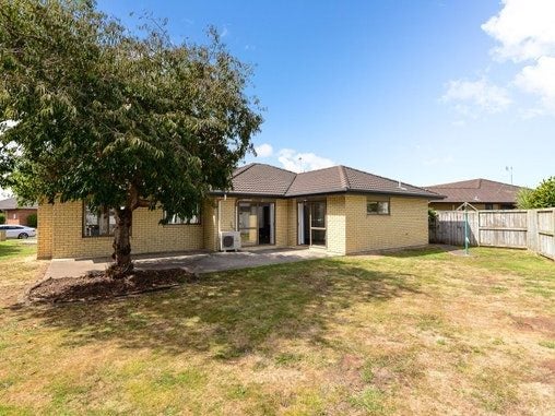 77 Farringdon Avenue, Rototuna North, Hamilton - Carousel 2