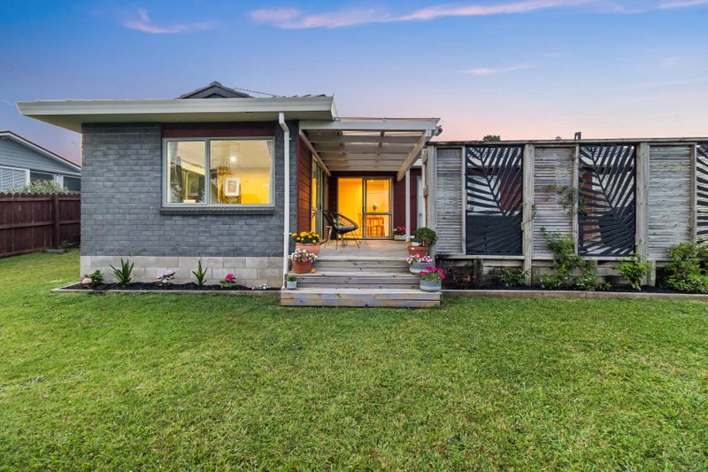 23 Faram Place, Massey, Auckland - Carousel 1