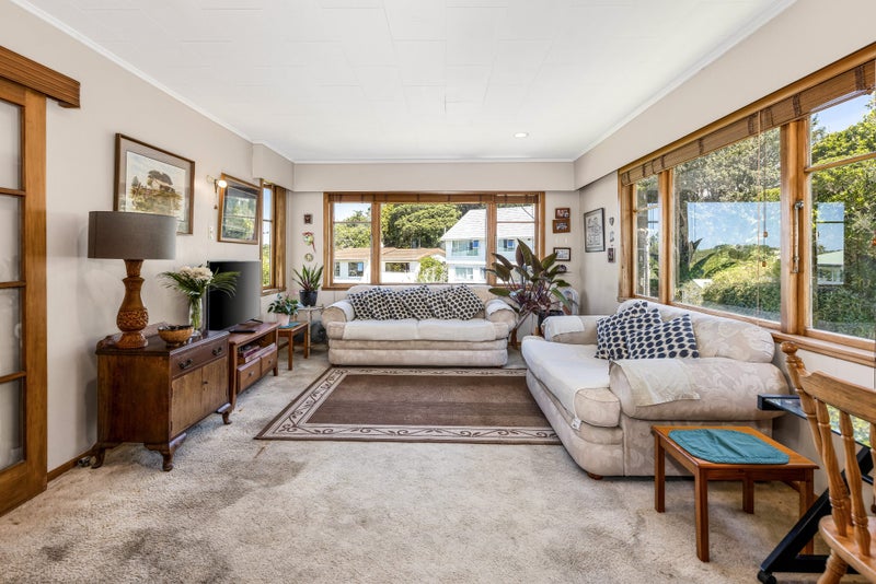 8 Braemar Terrace, Johnsonville, Wellington - Carousel 1