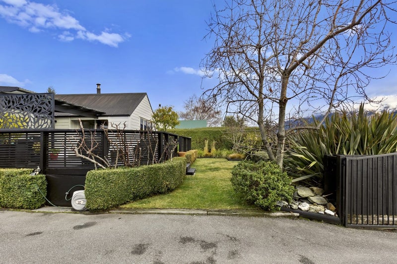 61 Oregon Drive, Kelvin Heights, Queenstown - Carousel 2