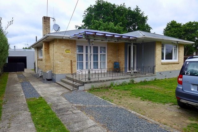 110 Masters Avenue, Silverdale, Hamilton - Carousel 2