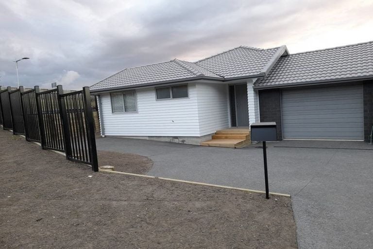 10 Pakanga Grove, Pyes Pa, Tauranga - Carousel 2