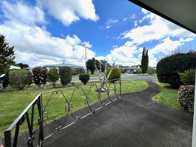 24 Anglesey Place, Awapuni, Palmerston North - Carousel 2