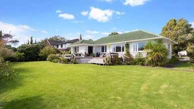 25 Batkin Road, New Windsor, Auckland - Carousel 1