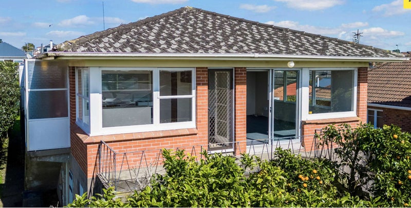 1/12 Eden View Road, Sandringham, Auckland - Carousel 1