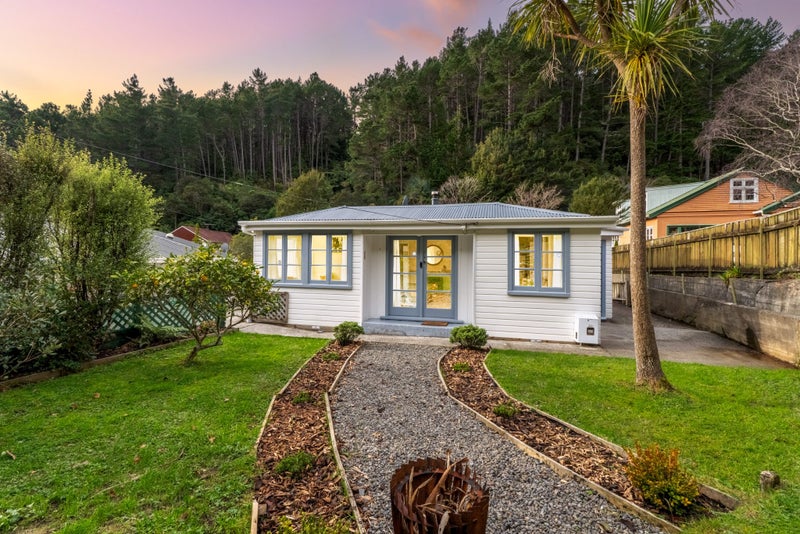 35 Elmslie Road, Pinehaven, Upper Hutt - Carousel 1
