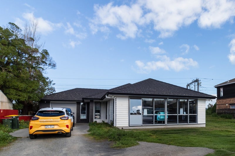 21/27 Whites Line West, Woburn, Lower Hutt - Carousel 19