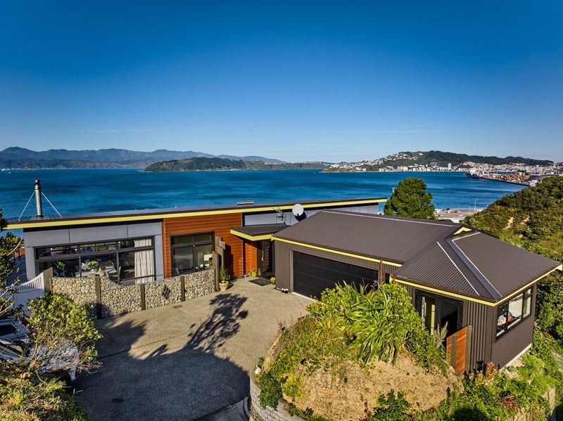 12 Winchester Avenue, Pinehaven, Upper Hutt - Carousel 1