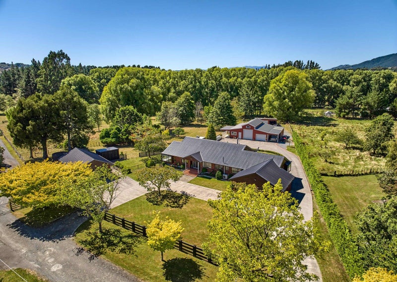 262B Katherine Mansfield Drive, Whitemans Valley - Carousel 2