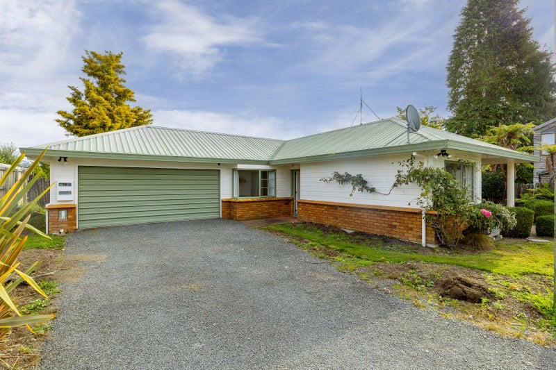 1/8 Kathleen Place, Rainbow Point, Taupo, Waikato - Carousel 2