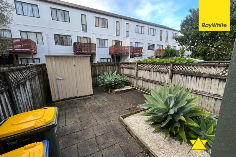 13/12 Ambrico Place, New Lynn, Auckland - Carousel 15