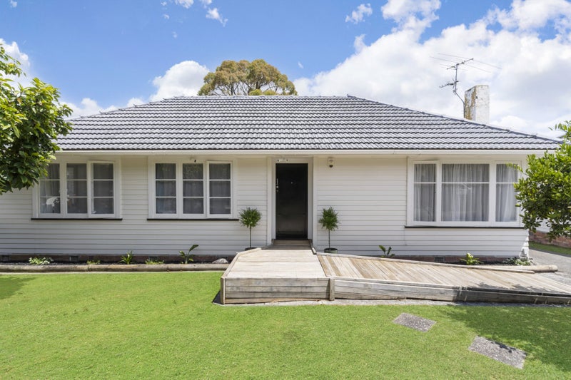 62 Kervil Avenue, Te Atatu Peninsula, Auckland - Carousel 1