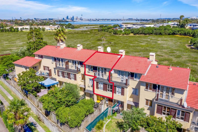 8/45 Byron Avenue, Takapuna, Auckland - Carousel 1