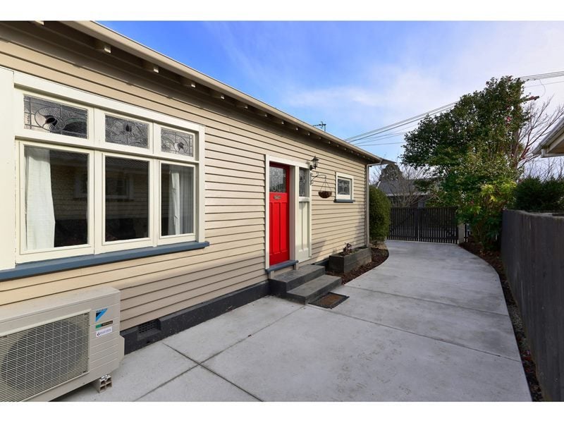 16 Dover Street, St Albans, Christchurch - Carousel 1