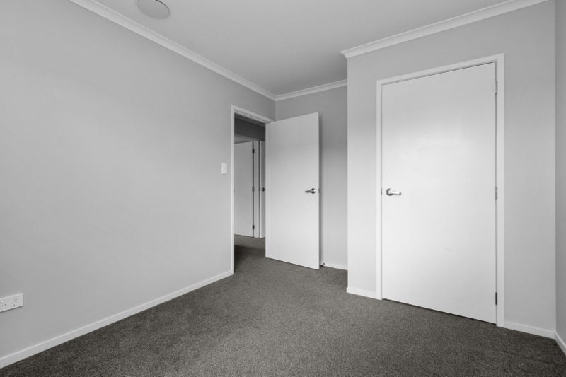 1 McCorquindale Drive, Flagstaff, Hamilton - Carousel 16