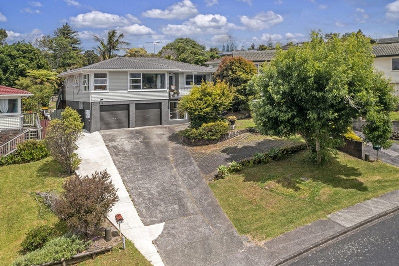 26 Agincourt Street, Glenfield, Auckland - Carousel 1