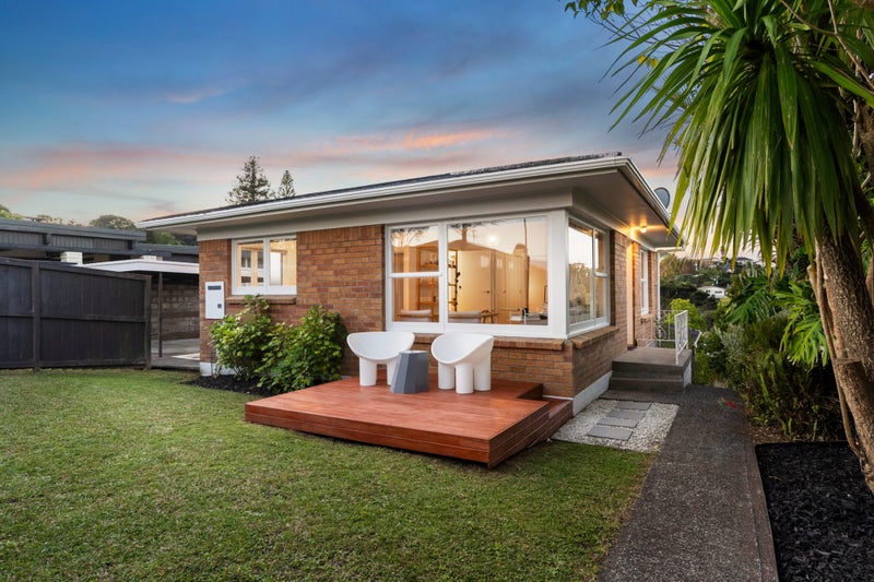 1/42 Girrahween Drive, Totara Vale, Auckland - Carousel 1