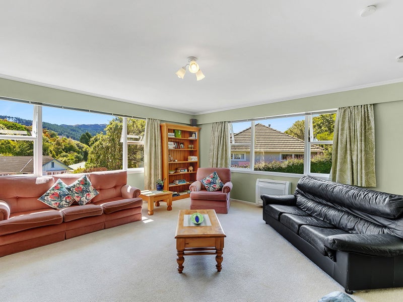 35 Pembroke Street, Tawa, Wellington - Carousel 2