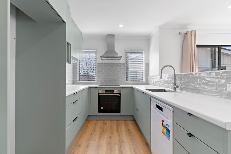 8A Coey Place, Glen Eden, Auckland - Carousel 2