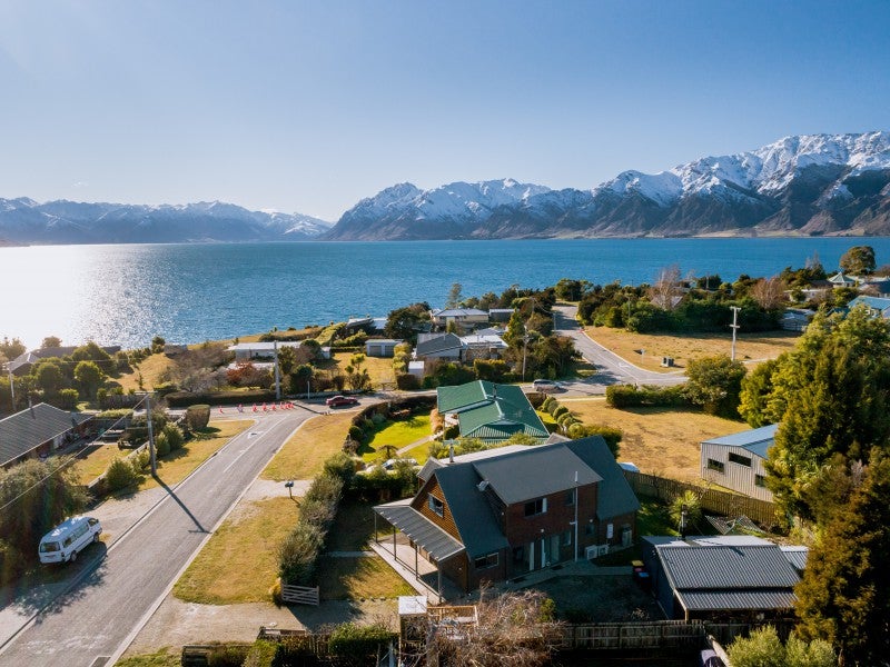 4 Parry Crescent, Lake Hāwea - Carousel 2