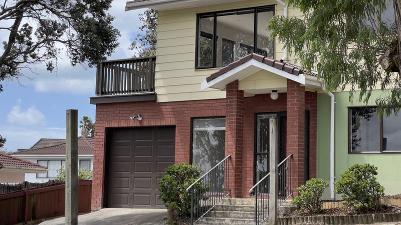 49 Lewisham Street, Highland Park, Auckland - Carousel 1