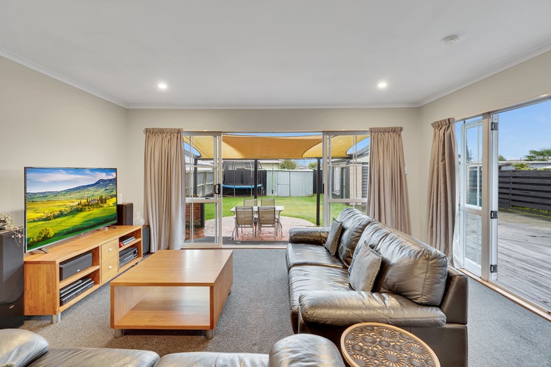 65 Oakley Crescent, Hornby, Christchurch - Carousel 2