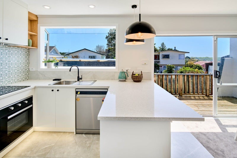 39A Edgecombe Street, Newlands, Wellington - Carousel 2