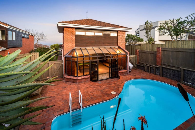 1/65 Aberdeen Road, Castor Bay, Auckland - Carousel 1