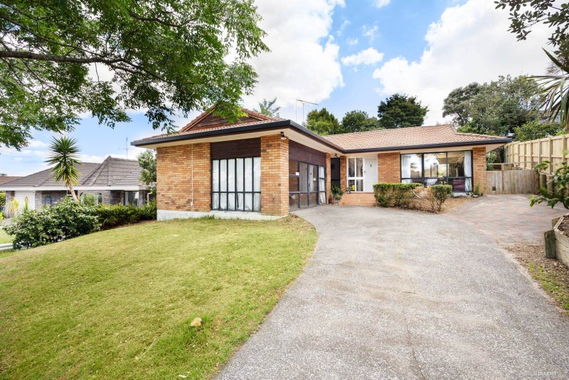 22 Voltaire Court, Botany Downs, Auckland - Carousel 2